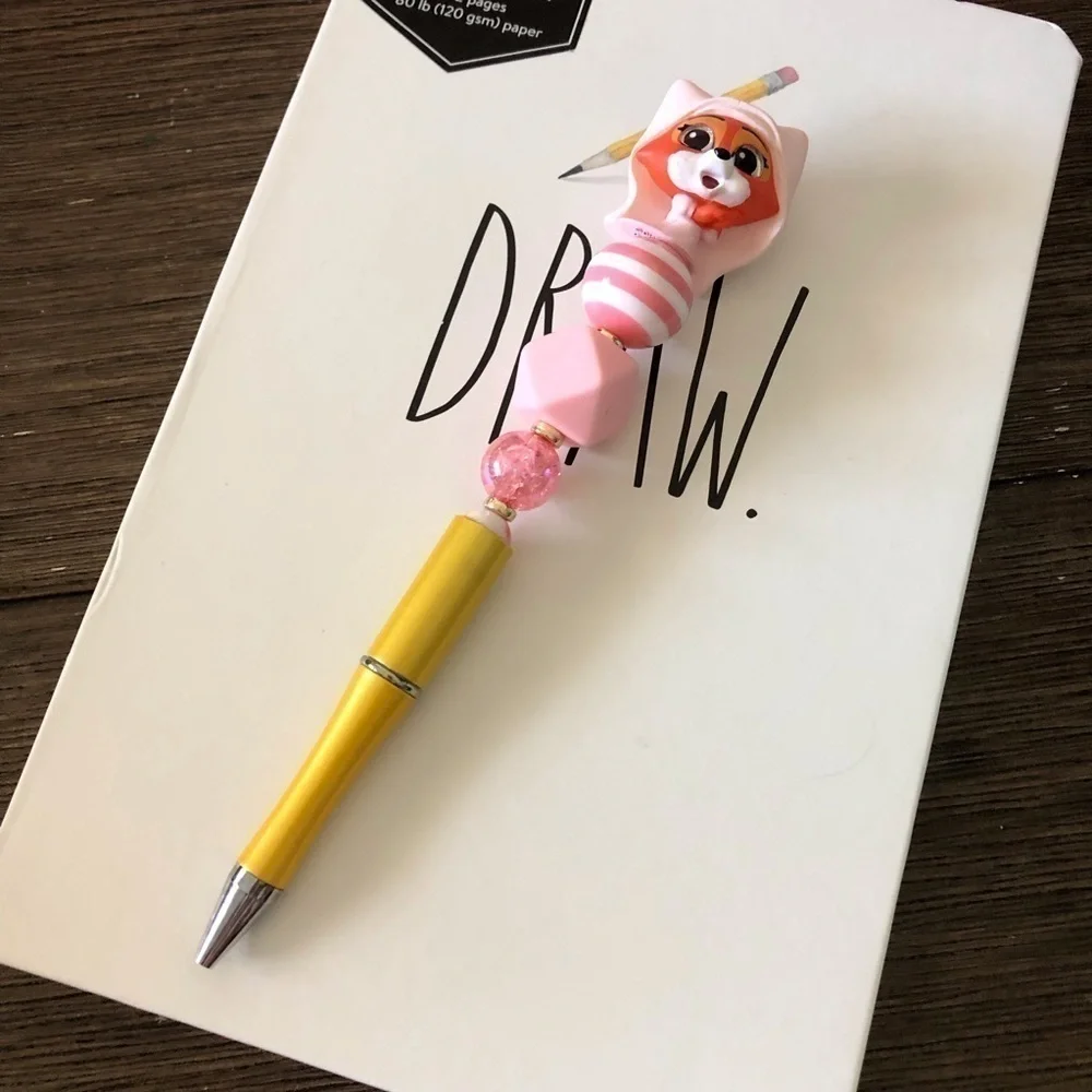 Disney Doorables: Robin Hood: Lady Marian handmade beaded pen